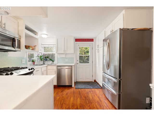 5325 Sw ARNOLD St, Portland, OR 97219