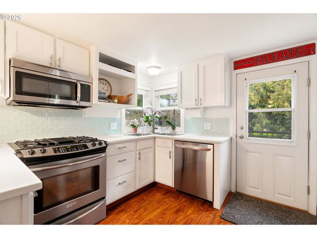 5325 Sw ARNOLD St, Portland, OR 97219