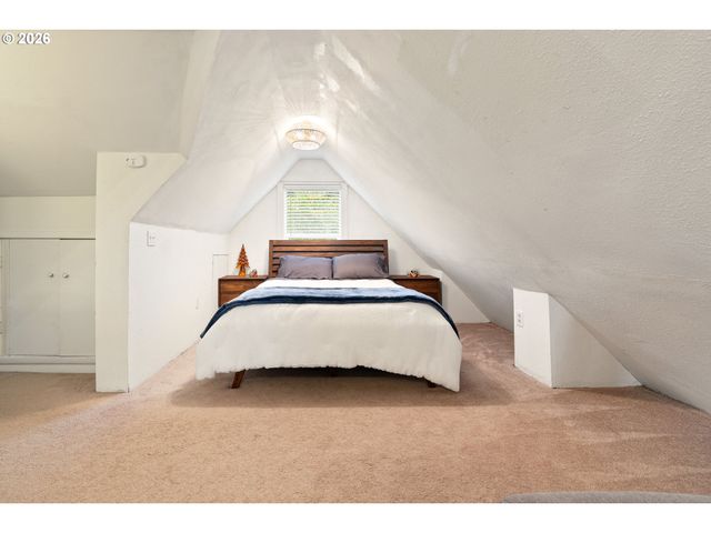 5325 Sw ARNOLD St, Portland, OR 97219