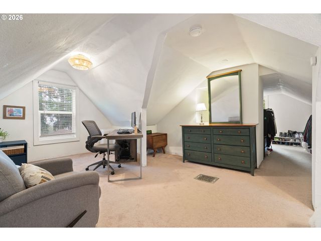 5325 Sw ARNOLD St, Portland, OR 97219