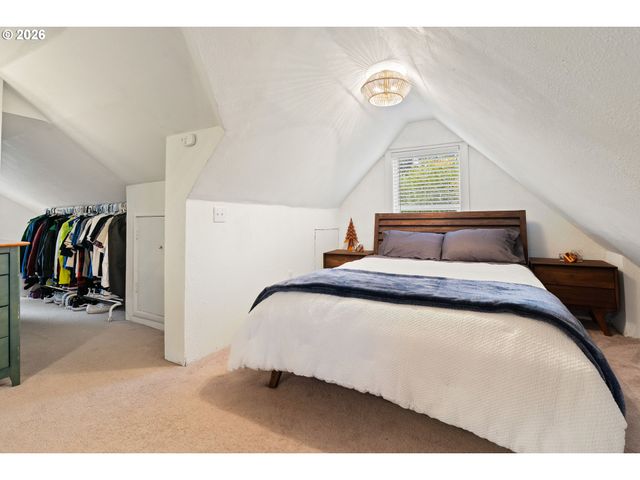 5325 Sw ARNOLD St, Portland, OR 97219