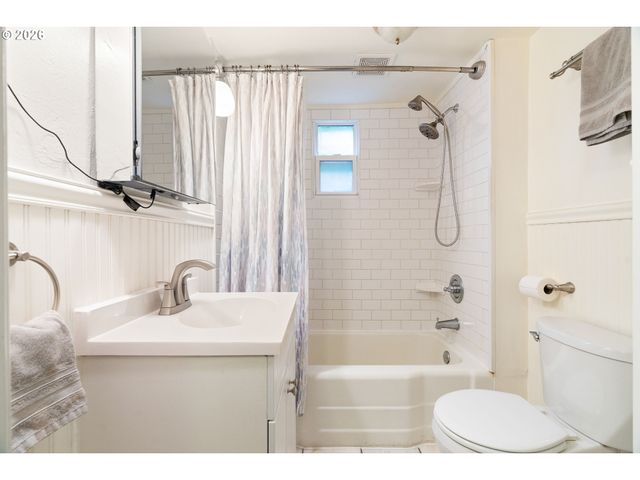 5325 Sw ARNOLD St, Portland, OR 97219