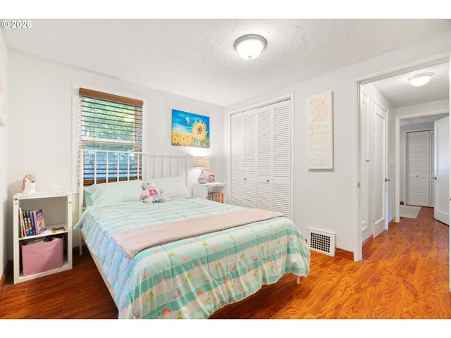 5325 Sw ARNOLD St, Portland, OR 97219