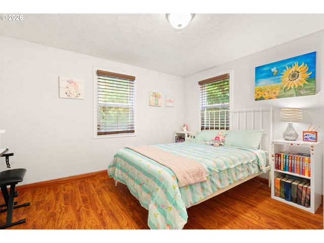 5325 Sw ARNOLD St, Portland, OR 97219