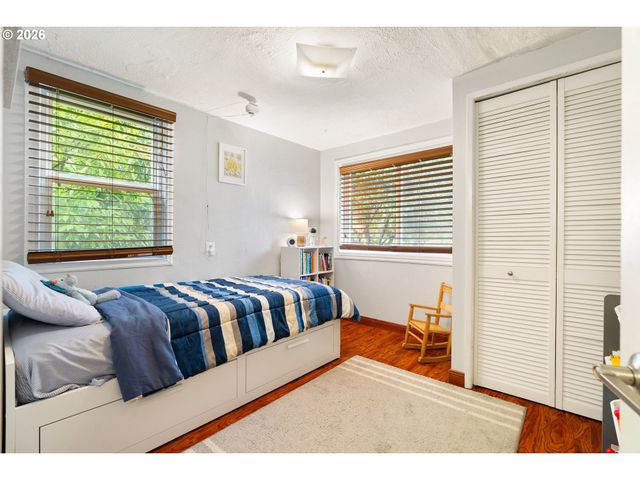 5325 Sw ARNOLD St, Portland, OR 97219