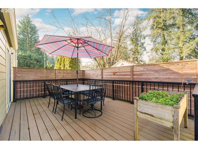 5325 Sw ARNOLD St, Portland, OR 97219