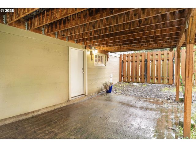 5325 Sw ARNOLD St, Portland, OR 97219