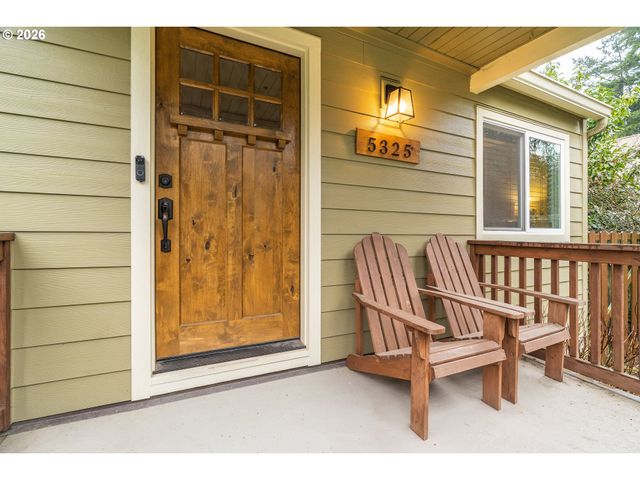 5325 Sw ARNOLD St, Portland, OR 97219