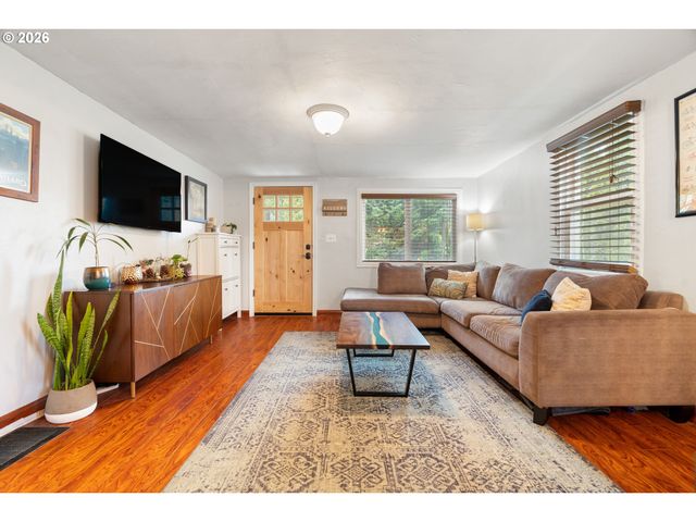 5325 Sw ARNOLD St, Portland, OR 97219