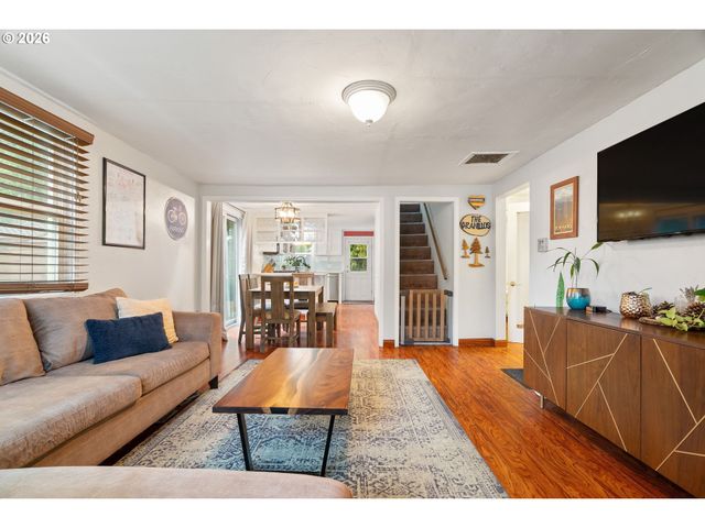 5325 Sw ARNOLD St, Portland, OR 97219