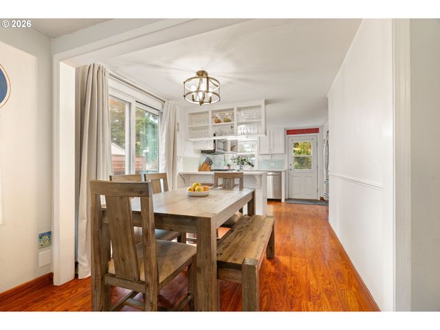 5325 Sw ARNOLD St, Portland, OR 97219