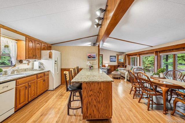 61 Lakeview Drive, Tomkins Cove, NY 10986