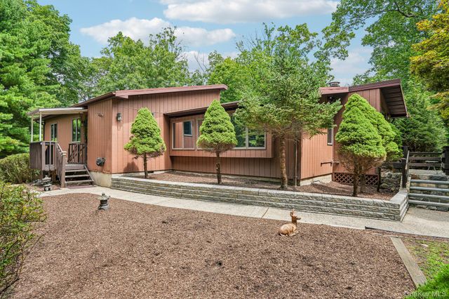 61 Lakeview Drive, Tomkins Cove, NY 10986
