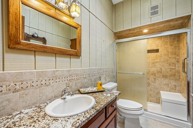 61 Lakeview Drive, Tomkins Cove, NY 10986