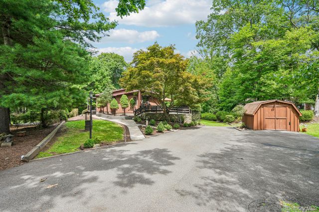 61 Lakeview Drive, Tomkins Cove, NY 10986