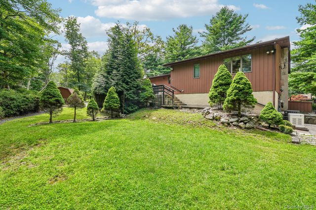 61 Lakeview Drive, Tomkins Cove, NY 10986