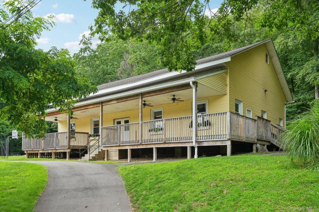 61 Lakeview Drive, Tomkins Cove, NY 10986