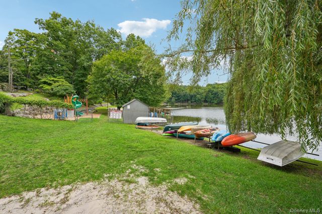 61 Lakeview Drive, Tomkins Cove, NY 10986