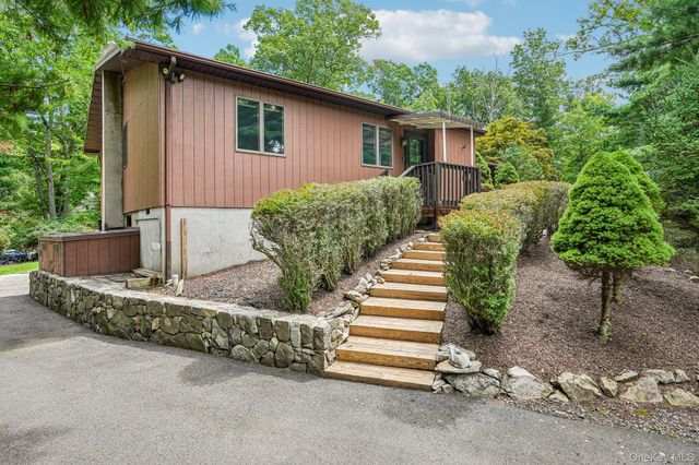 61 Lakeview Drive, Tomkins Cove, NY 10986
