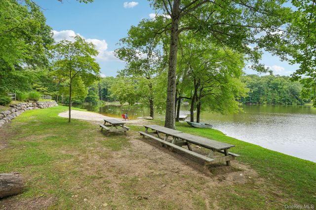 61 Lakeview Drive, Tomkins Cove, NY 10986
