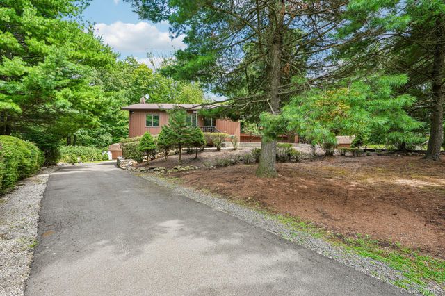 61 Lakeview Drive, Tomkins Cove, NY 10986