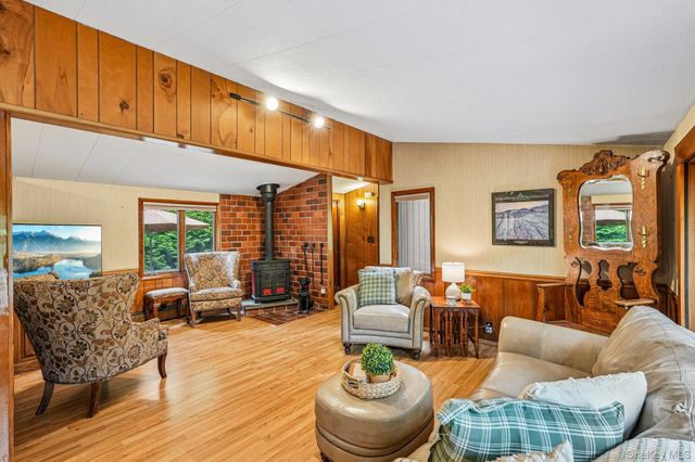 61 Lakeview Drive, Tomkins Cove, NY 10986