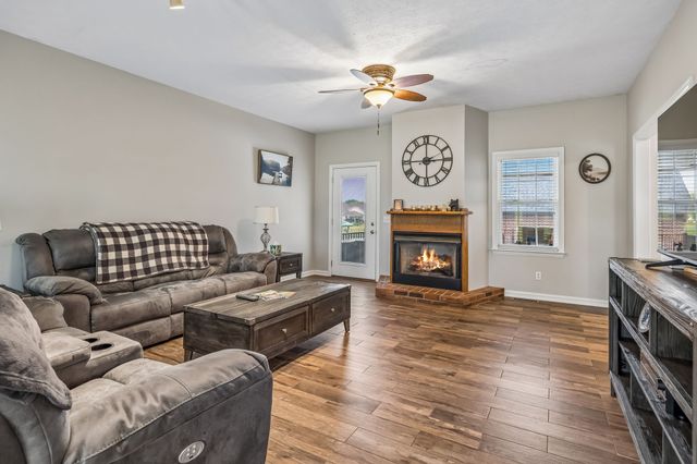6 County House Cir, Carthage, TN 37030