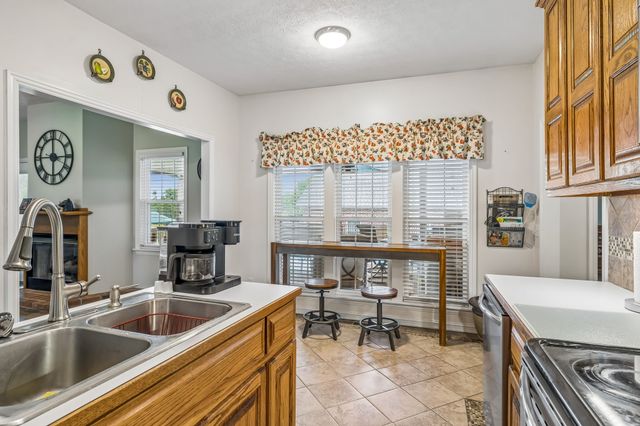 6 County House Cir, Carthage, TN 37030