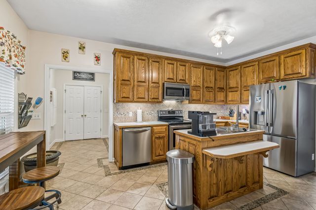 6 County House Cir, Carthage, TN 37030