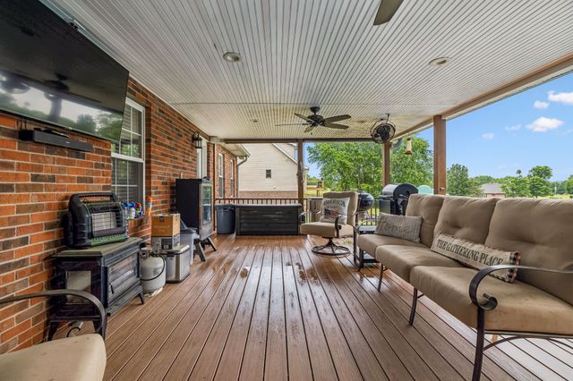 6 County House Cir, Carthage, TN 37030