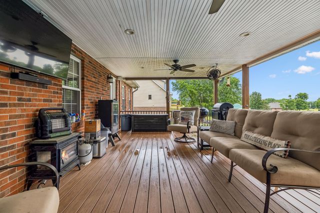6 County House Cir, Carthage, TN 37030