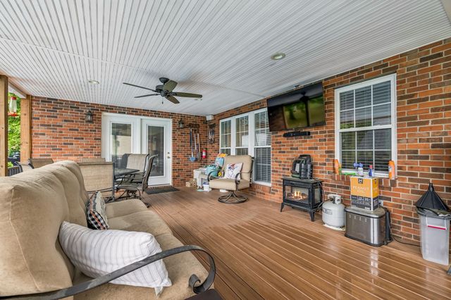 6 County House Cir, Carthage, TN 37030