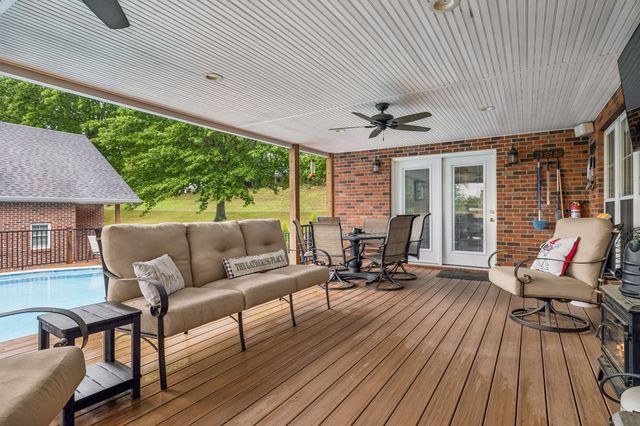 6 County House Cir, Carthage, TN 37030