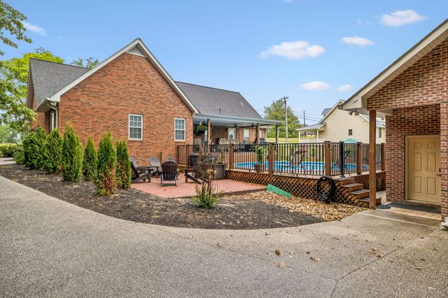 6 County House Cir, Carthage, TN 37030