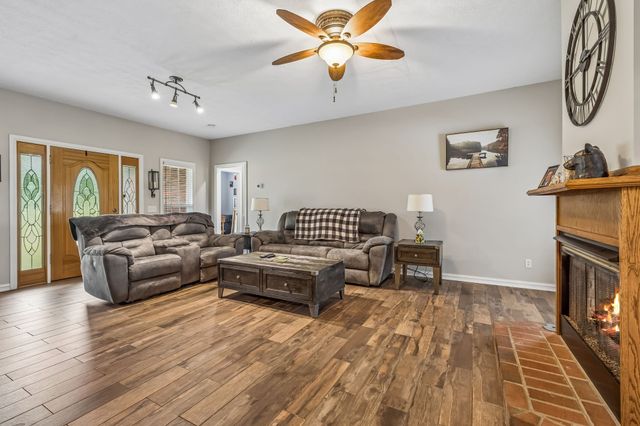 6 County House Cir, Carthage, TN 37030