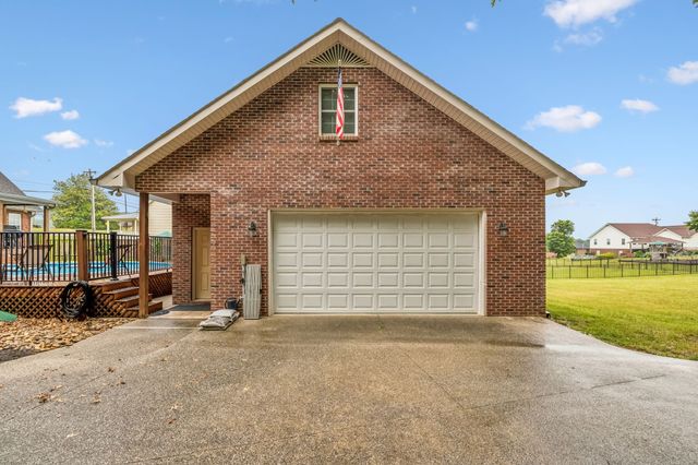 6 County House Cir, Carthage, TN 37030