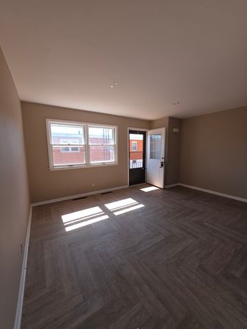 65 N Aldine Street 2, Elgin, IL 60123