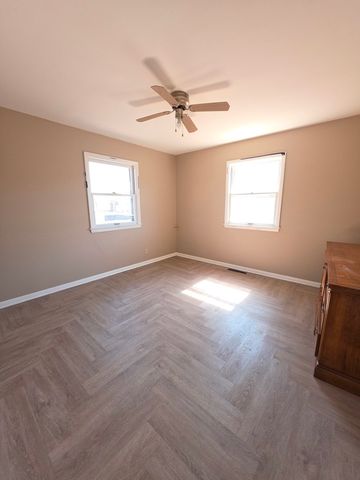 65 N Aldine Street 2, Elgin, IL 60123