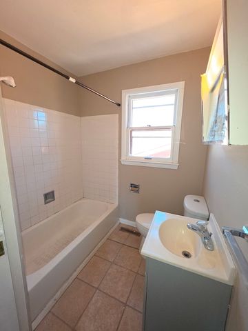 65 N Aldine Street 2, Elgin, IL 60123