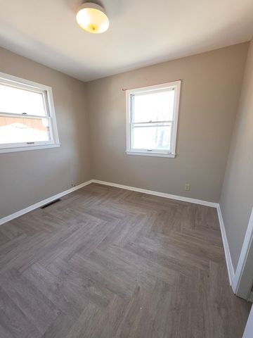 65 N Aldine Street 2, Elgin, IL 60123