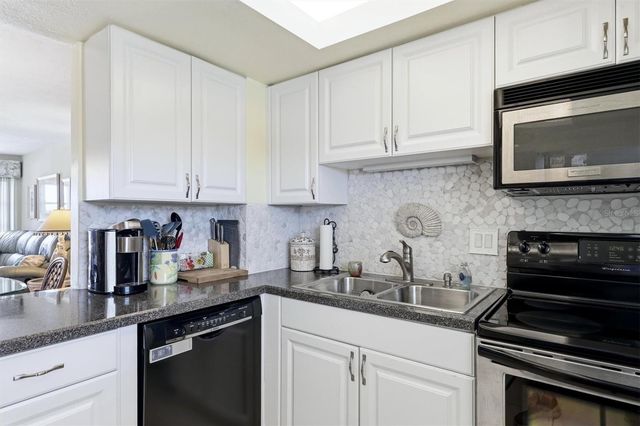 1215 S PORTOFINO DRIVE 406, Sarasota, FL 34242