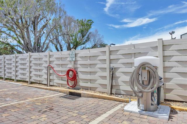 1215 S PORTOFINO DRIVE 406, Sarasota, FL 34242