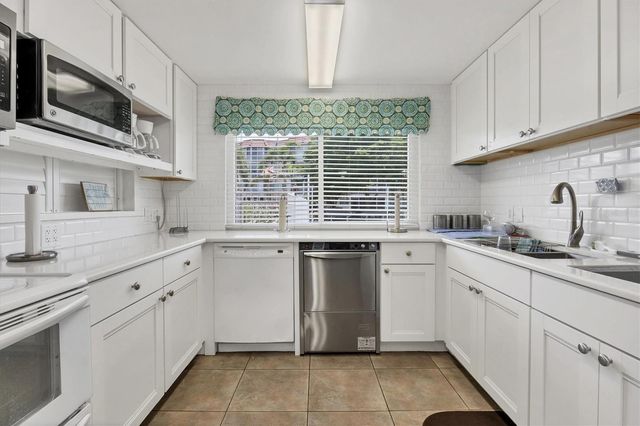 1215 S PORTOFINO DRIVE 406, Sarasota, FL 34242
