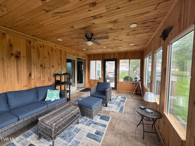 298 Rabbit Run Lane, Dryden, VA 24243