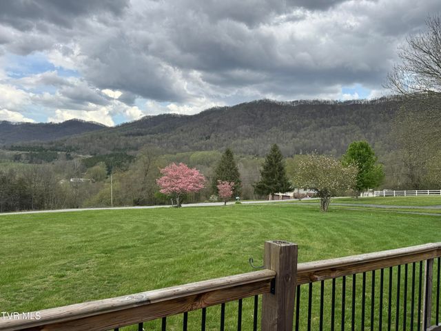 298 Rabbit Run Lane, Dryden, VA 24243