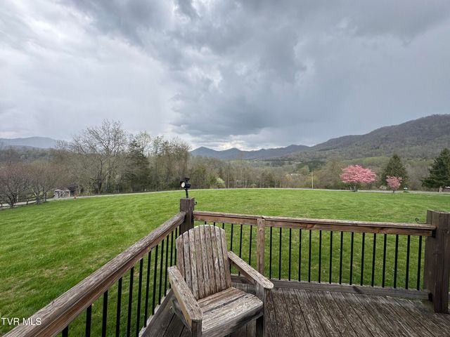 298 Rabbit Run Lane, Dryden, VA 24243