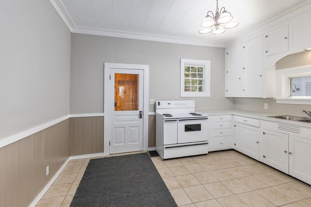 315 E Coffren Avenue, Greenville, MI 48838