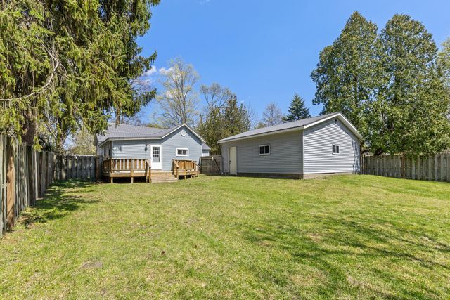 315 E Coffren Avenue, Greenville, MI 48838