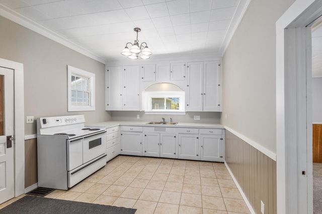 315 E Coffren Avenue, Greenville, MI 48838