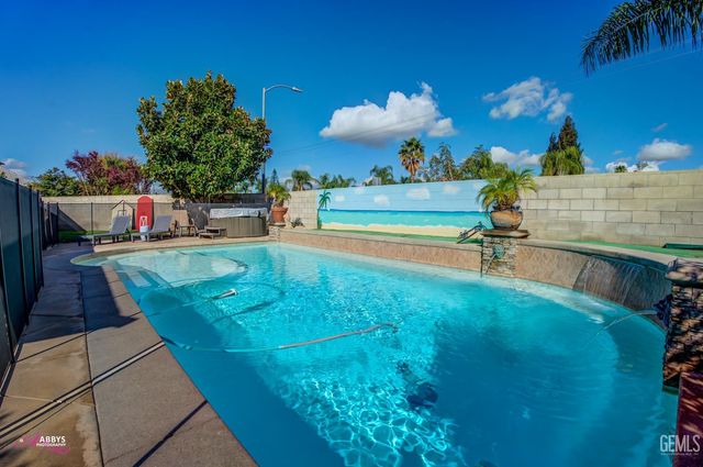 11708 Indianapolis Drive, Bakersfield, CA 93312